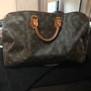 A Louis Vuitton speedy size 40